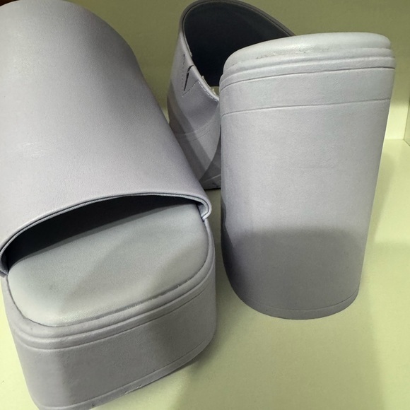 Aldo purple leather upper heel height 4.25” slip on style Block Heeled. Size 7 - Picture 8 of 8